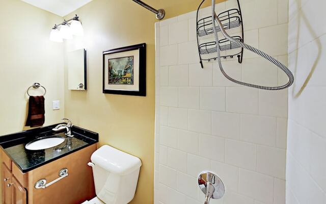 Charming Unit D - 2 Br Duplex