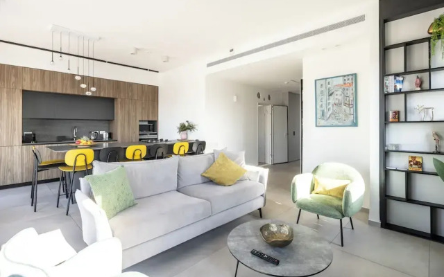 Rooftop Jacuzzi Penthouse by Sea N' Rent