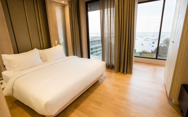 Balcony Seaside Sriracha Hotel & Serviced Apartments (SHA Extra Plus)