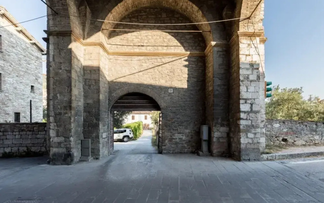 Borgo Santa Lucia Apartment with Private Parking & Garden