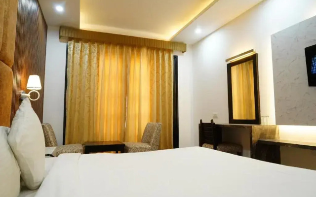 OYO 24912 Hotel Raunak