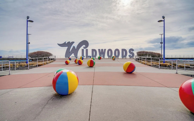 Half-block to Beach & Conventions: Wildwood Studio