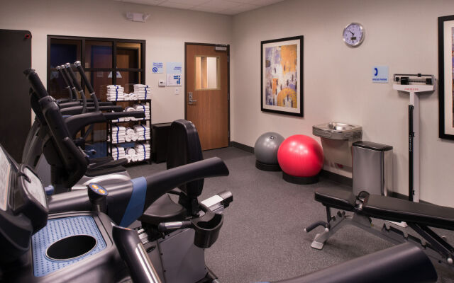 Holiday Inn Express & Suites Bakersfield Airport by IHG