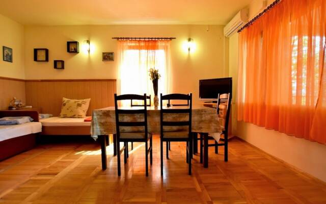 Apartments Pinka 30 M From The Sea