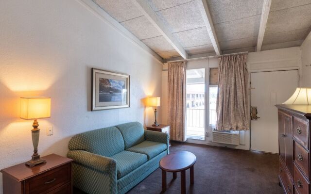 Hotel O Bay City, TX-35