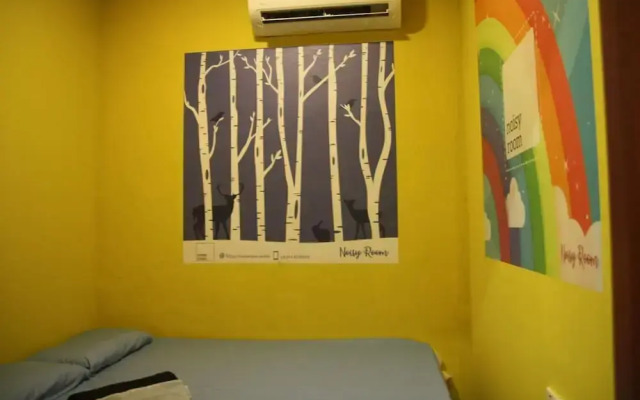 Noisy Room - Riverside