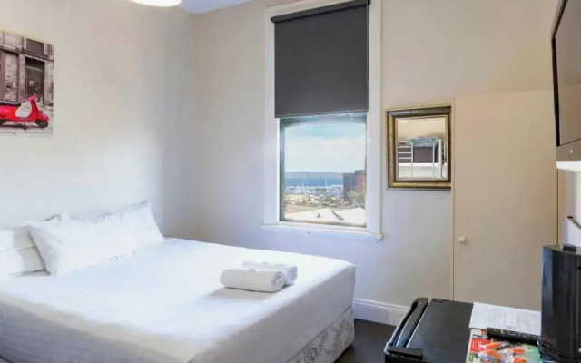 George on the Terrace Motel & Harbour View Rooms