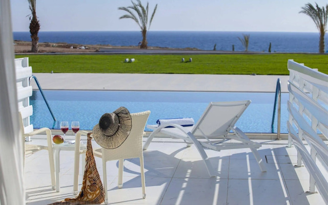 King Evelthon Beach Hotel & Resort