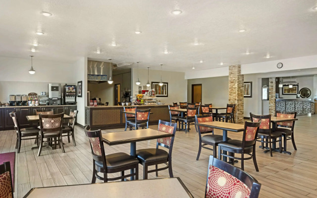 Best Western Plus Eagleridge Inn & Suites