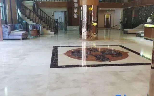 Yuelaite Junyi Hotel