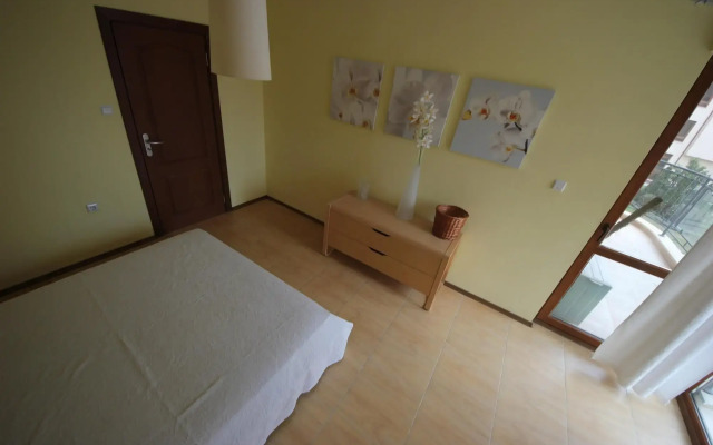 Menada Amadeusz 1 Apartments