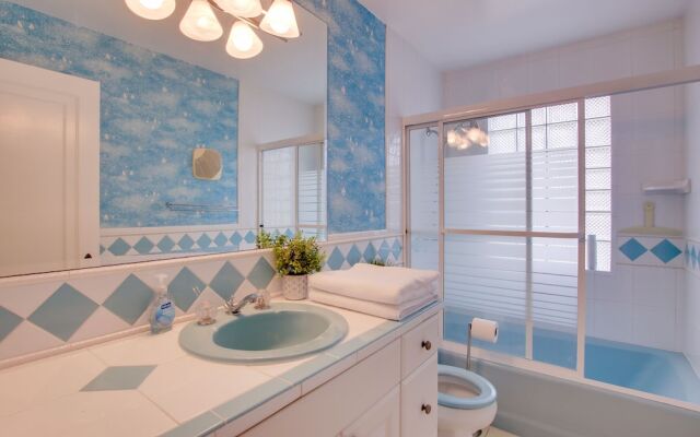 Lakefront Algoma Home w/ Deck, Grill & Fireplace