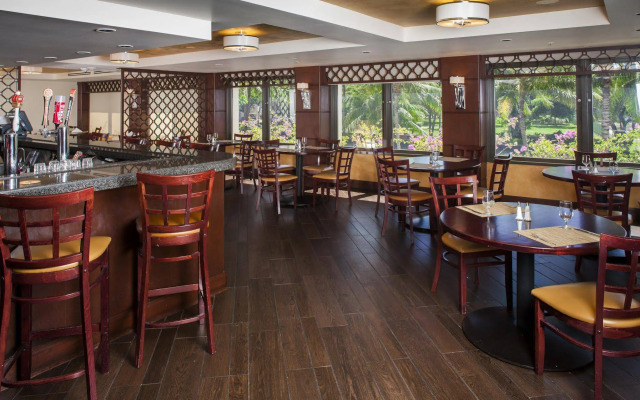 DoubleTree by Hilton Hotel Alana - Waikiki Beach