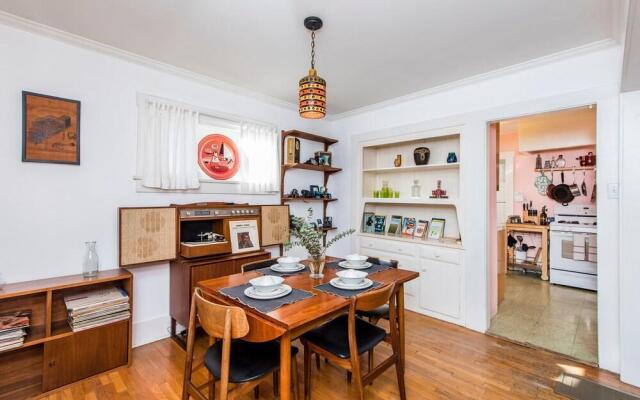 Charming 2 Bedroom Bungalow in Silver Lake