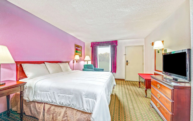 Baymont by Wyndham McDonough