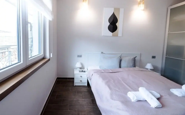 Budapest Easy Flat - Penthouse Basilica