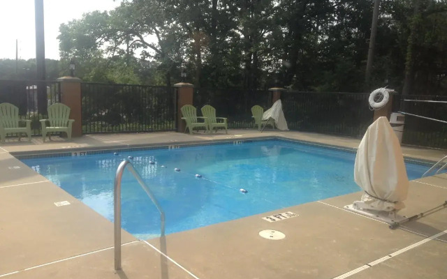 Garden Inn & Suites