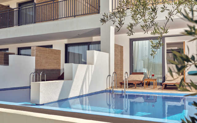 Cavo Orient Beach Hotel