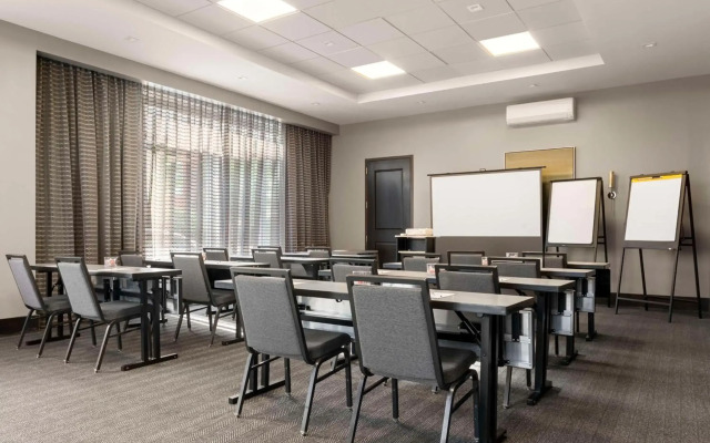 Hampton Inn & Suites Worcester