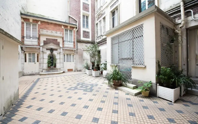 Veeve Champs Élysées Hideaway