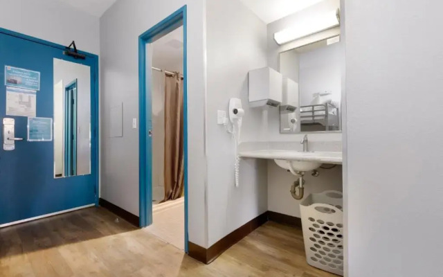 HI Los Angeles Santa Monica Hostel