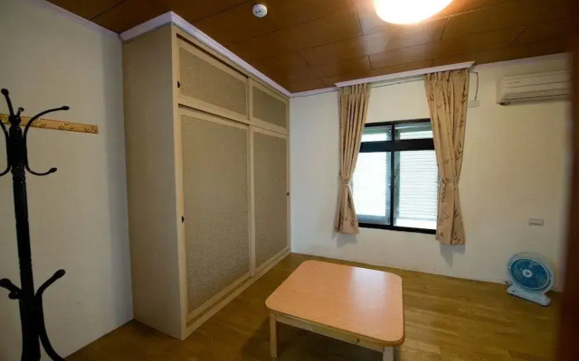 Yilan 96 Bnb Old Village Head House