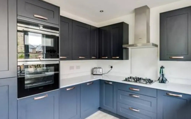 Family-friendly Getaway - Garden Parking Sleeps 7