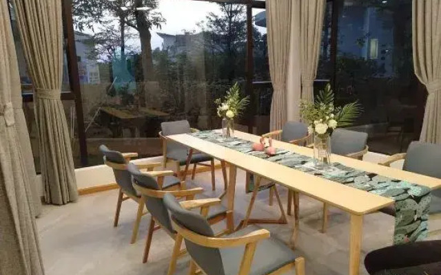 the Jing Manor