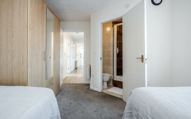 Captivating 3-bed Apartment in Grays