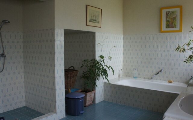 Charming Holiday Home in Tourtour, Provence With Garden