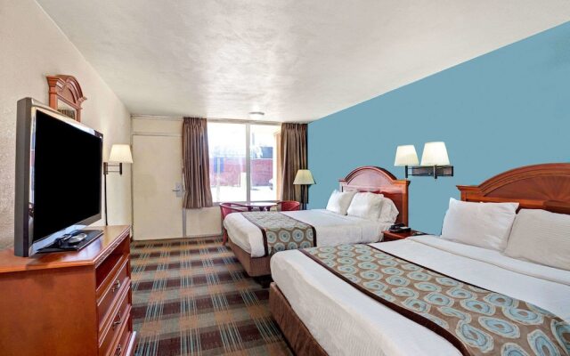 Super 8 By Wyndham Nashville/ Dntn/ Opryland Area