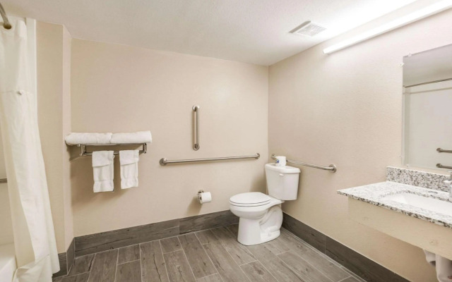Rodeway Inn & Suites Stroudsburg - Poconos