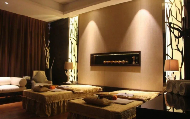 Guolong Hotel