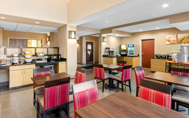 Comfort Suites