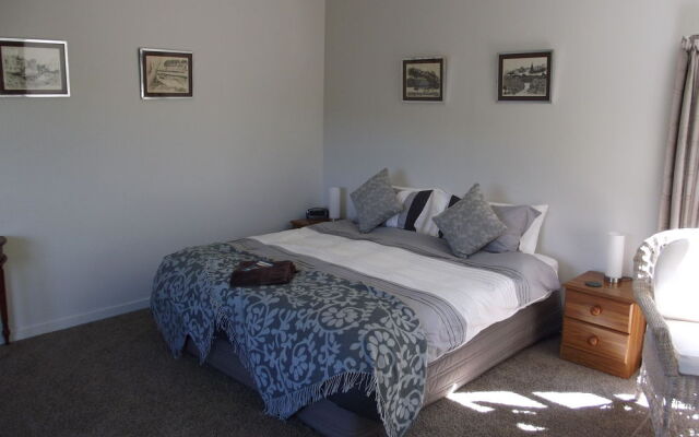 Longhouse Bed and Breakfast