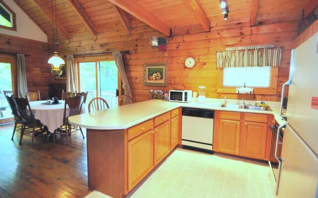Lazy Bear Retreat - Classic Cabin!