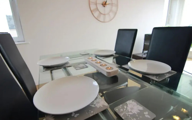 Queens Apartments - City Centre, Sea View, Free Private Parking, Luxury