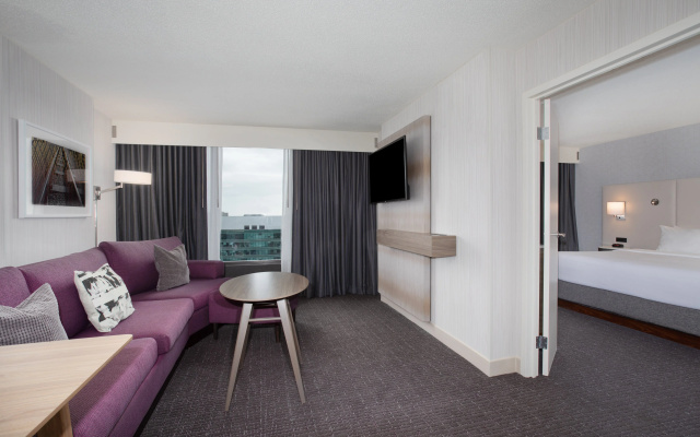 Crowne Plaza Kansas City Downtown by IHG - Image 3