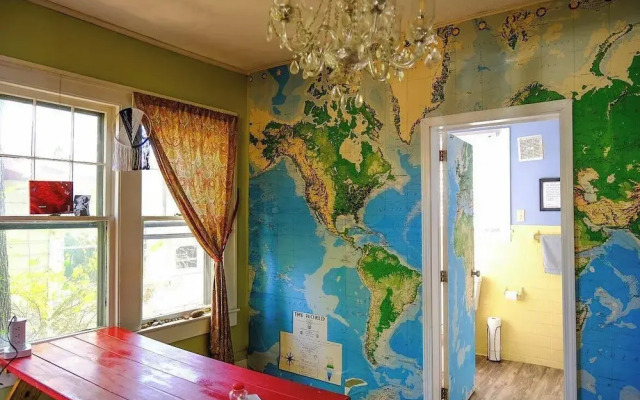 Bon Paul & Sharky's Hostel