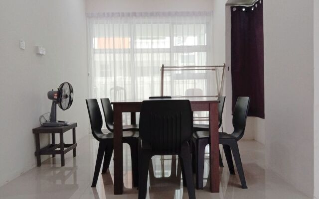 Oyo 90187 Hello Kitty Homestay - Gated Sibu