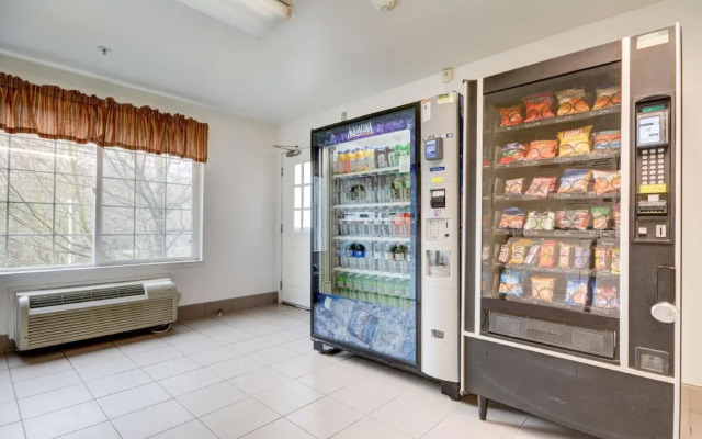 Studio 6 Mountlake Terrace, WA - Seattle