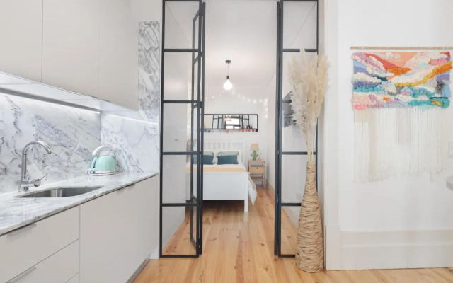 Vibrant flat by São Bento w/balcony - Loureiro140