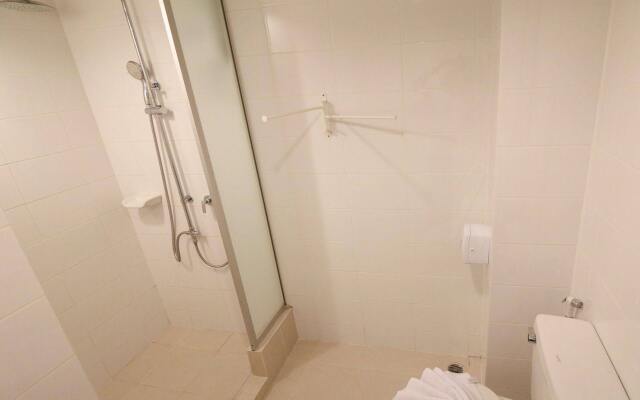 NIDA Rooms Bang Rak Emerald