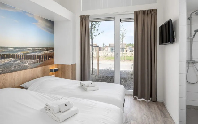 Detached Luxurious Lodge With Washingmachine, Near the Beach