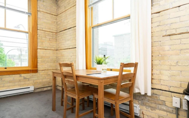 NY Style Loft w Parking Exchange District Gym