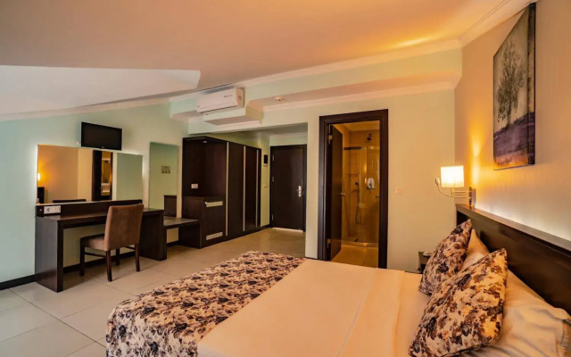 Sunshine Holiday Resort