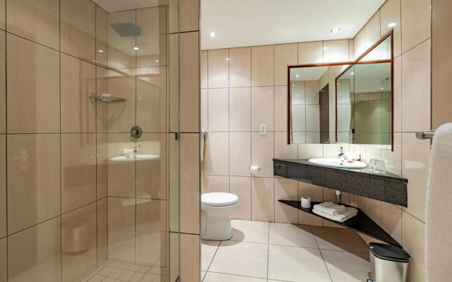 African Sky Hotels - Pine Lake Inn