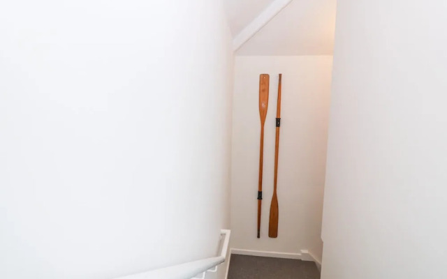 2 Dew Street