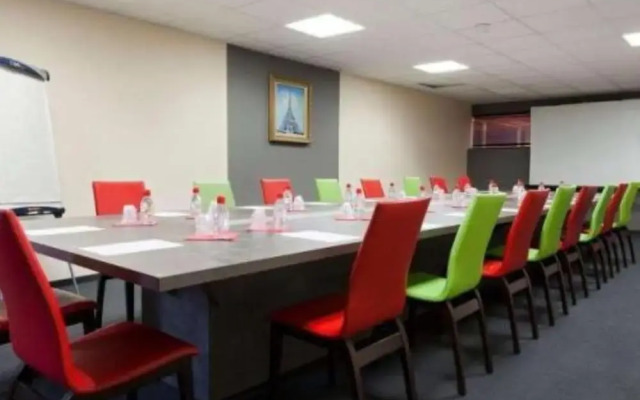 Enzo Hotel Brétigny