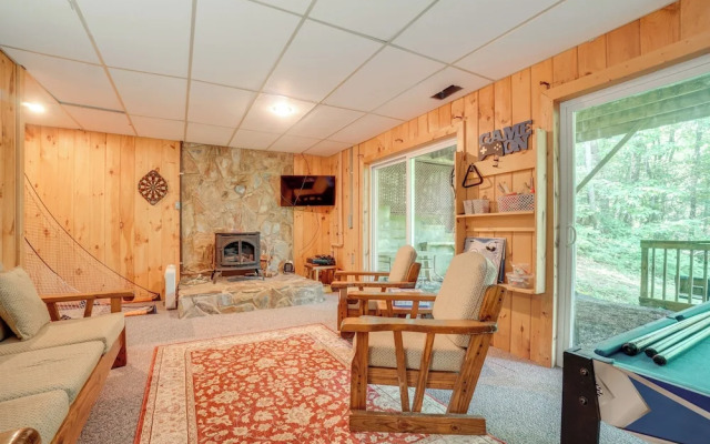 Private Hot Tub & Game Room: Cleveland Getaway